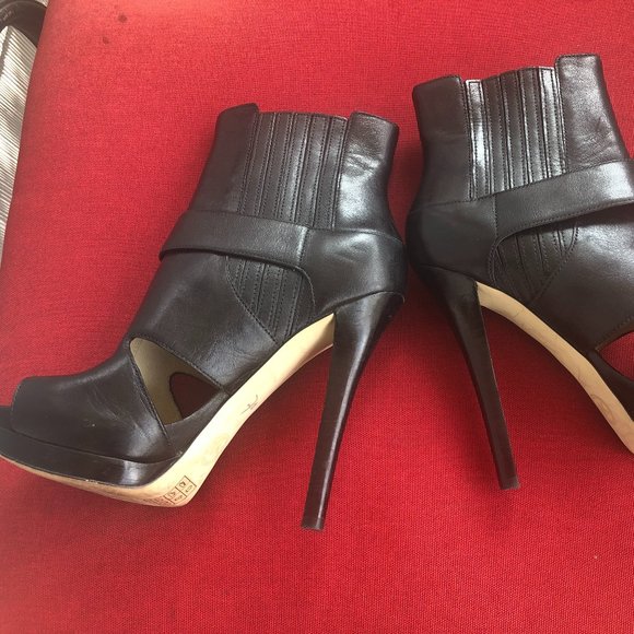 Michael Kors Ankle Boots (Black, like new) size 7 - Picture 2 of 5